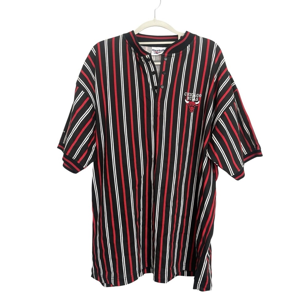 Vintage 90's Reebok Chicago Bulls Baseball T-Shirt Snap Buttons Pinstripes NBA L